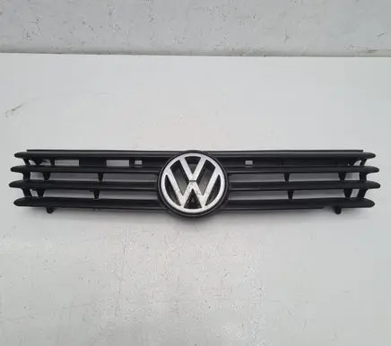 Volkswagen PASSAT B4 Front grill 3A0853653C