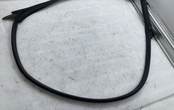 Tesla Model 3 Rubber seal front door (on door) 109049950051051100