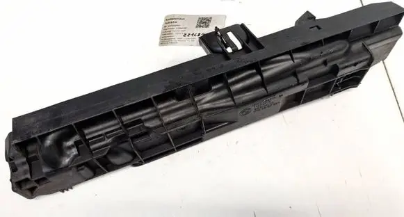 BMW 3 E90 E91 Radiator mount bracket 7524914
