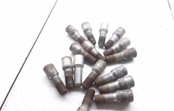 Mercedes-Benz Vito Viano W639 Nuts/bolts 14X15