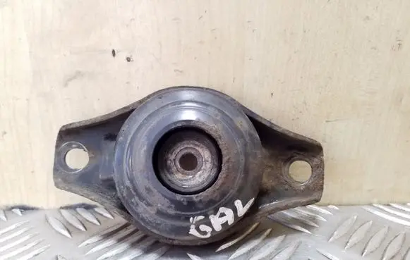 Volvo XC60 Front shock absorber mounting bracket 6G9118A116AA