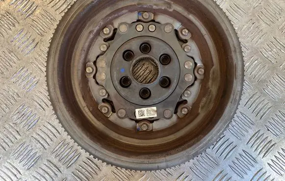 Volkswagen PASSAT B7 Flywheel 03L105266DE