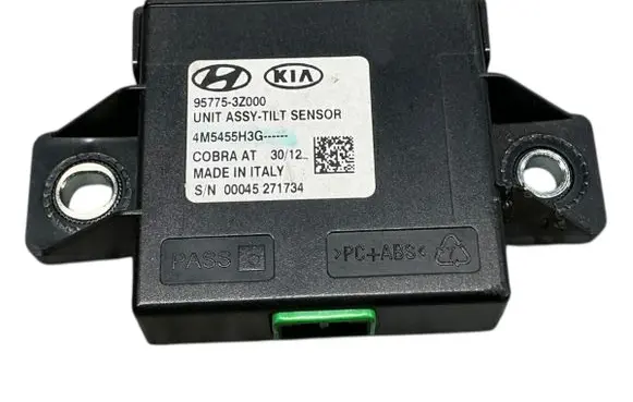 Hyundai i30 Yaw turn rate sensor 957753Z000 4M5455H3G 00045271734
