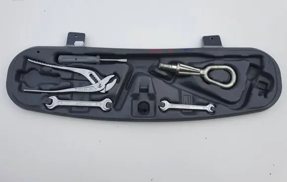 BMW M3 Tool set 1094910 71111094910
