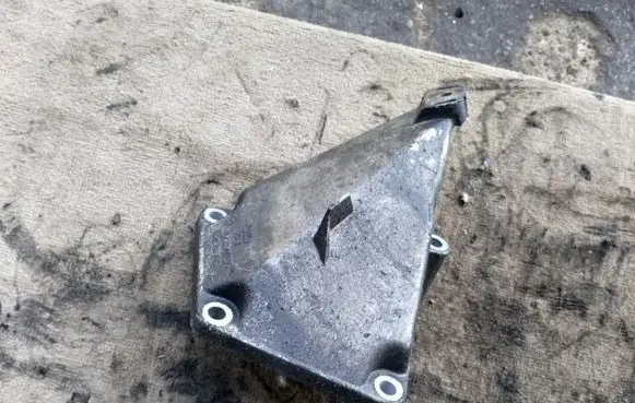 Audi A6 S6 C5 4B Engine mounting bracket