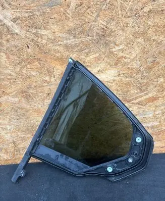 BMW 3 G20 G21 Rear vent window glass 7425088