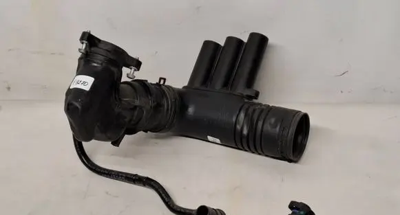 Audi A3 S3 8P Air intake hose/pipe 04E129651C