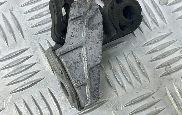 Audi A6 Allroad C7 Muffler mount bracket/holder 8K0253144M 8K0253147A