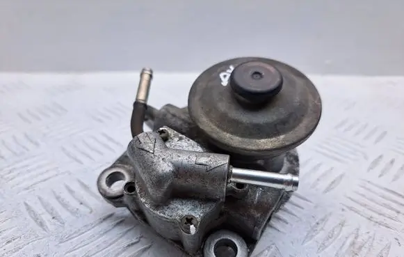 Toyota Avensis T250 Fuel filter bracket/mount holder 233800R010 233800R012