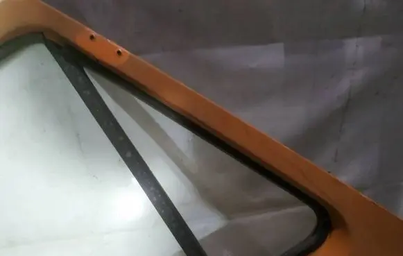 Volkswagen I LT Front door vent window glass four-door AS2