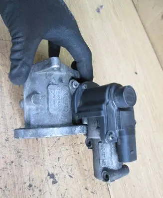 Volkswagen PASSAT B6 EGR valve 03G131501D 70067801