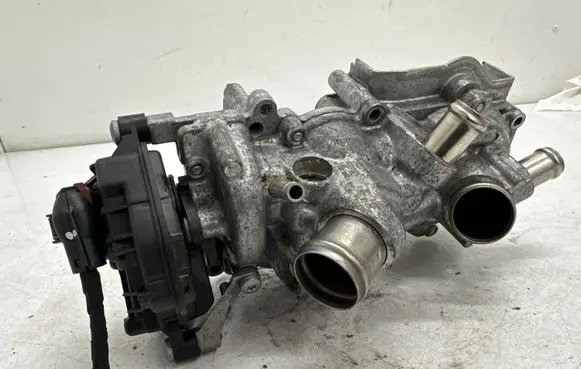 Volkswagen Golf VIII Water pump 05E121111Q