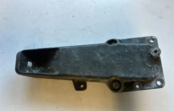 BMW X3 E83 Engine mounting bracket 6750853