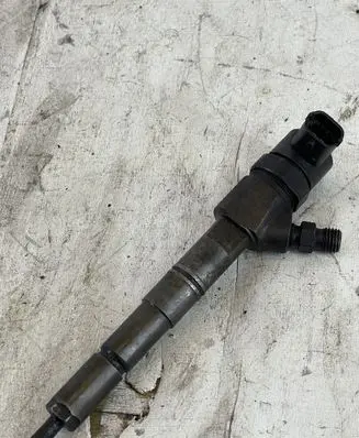 Opel Zafira B Fuel injector 0445110159