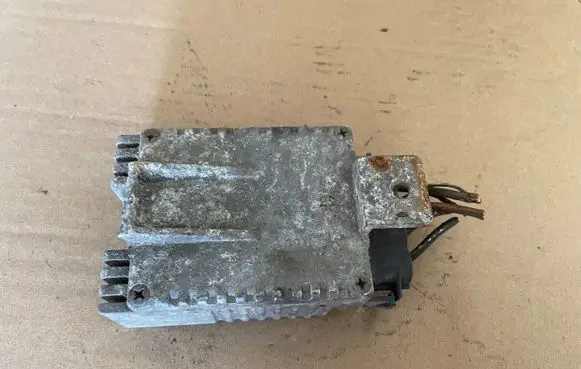 Mercedes-Benz E W210 Coolant fan relay A0225456232