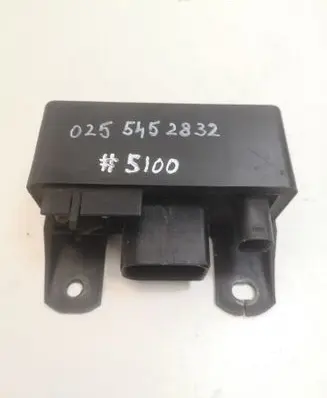 Mercedes-Benz C W203 Glow plug pre-heat relay A0255452832 A0005453516