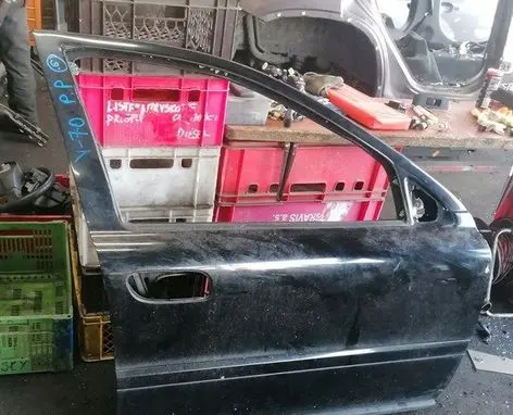 Volvo V70 Front door DRZWIPRAWYTYL