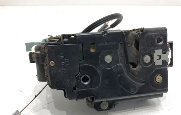 Volkswagen Touran I Front door lock 3D1837015