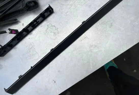 Volkswagen Touran I Dashboard glove box trim 1t1858415b
