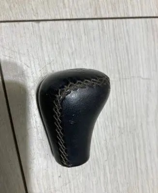 Toyota Hilux (AN10, AN20, AN30) Gear lever shifter trim leather/knob