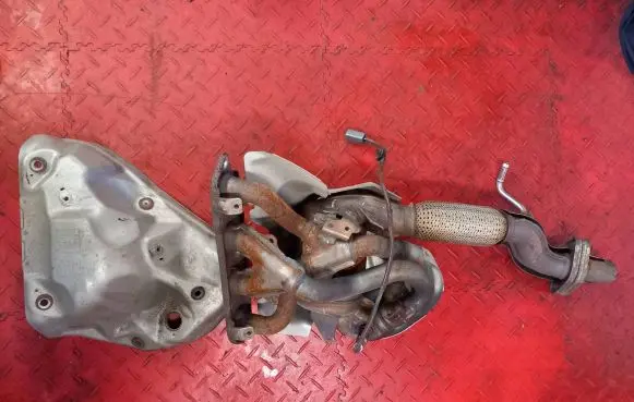 Mazda CX-5 Exhaust manifold