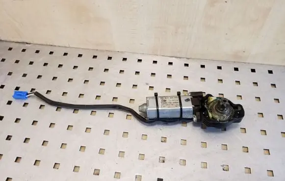 Mercedes-Benz E W211 Seat adjustment motor A2118202642