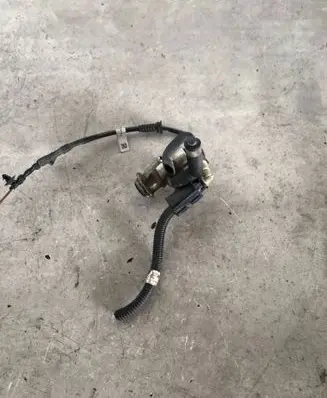 Volkswagen PASSAT B8 AdBlue injector 04L131113K