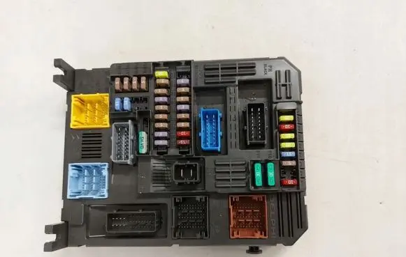 Peugeot 308 Other control units/modules 9819851280
