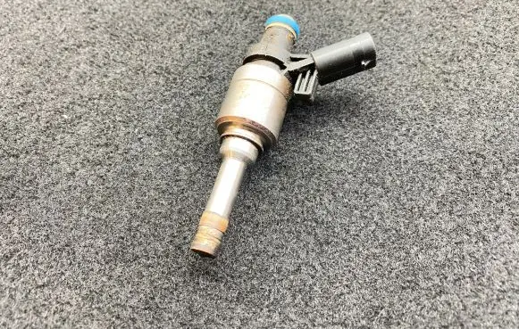 Audi A4 S4 B8 8K Fuel injector 06H906036F