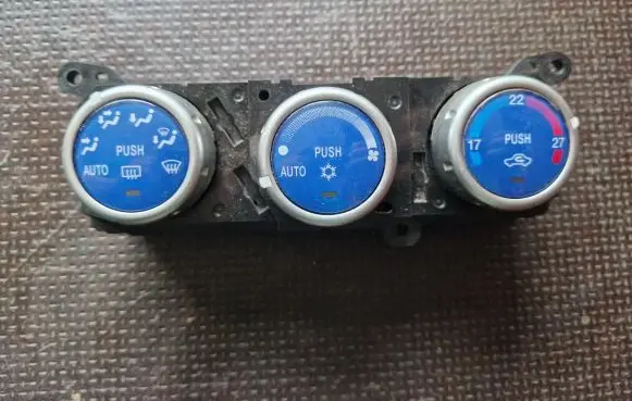 Mitsubishi L200 Climate control unit MN123598