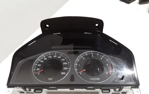Volvo V70 Speedometer (instrument cluster) 31254535AA