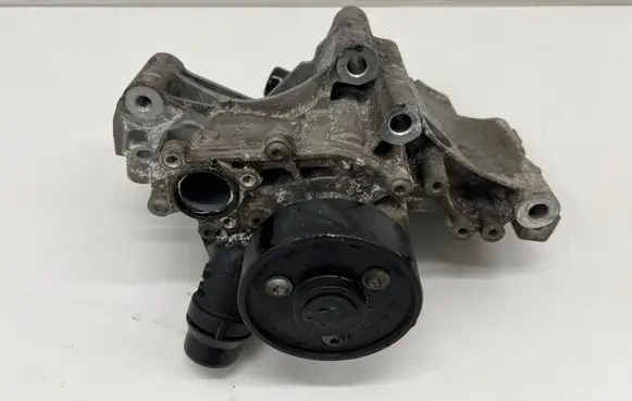 BMW 5 G30 G31 G38 Water pump 46100