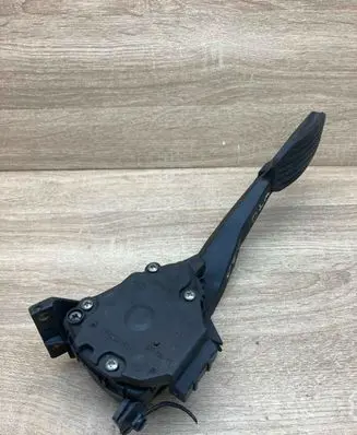Volvo S60 Accelerator throttle pedal 9157553