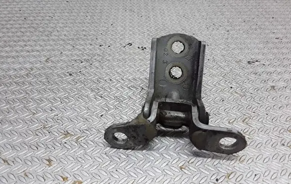 Nissan Primera Front door upper hinge