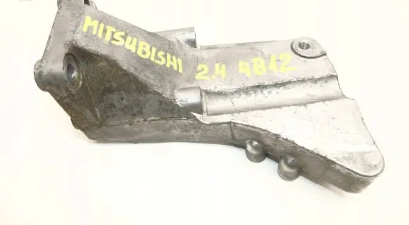 Mitsubishi Outlander Engine mounting bracket