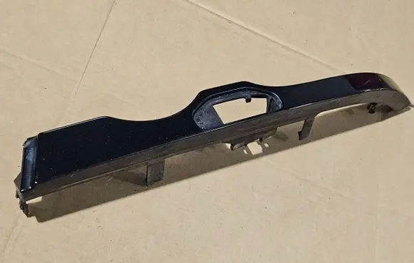 BMW 3 E46 Under headlight/headlamp trim 8231043