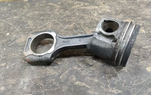 SsangYong Kyron Piston with connecting rod FJ131530 D20DT