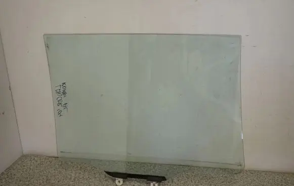 Mitsubishi Lancer Sliding door window/glass 