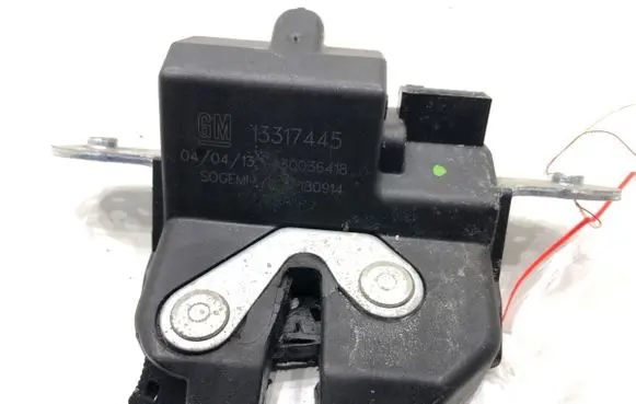 Opel Corsa D Tailgate exterior lock 13317445