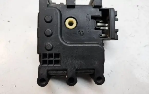 Mazda 3 I Air flap motor/actuator 4531X
