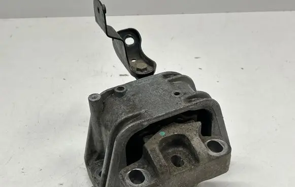 Volkswagen Golf Plus Engine mount bracket 1K0199262
