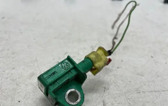 Volkswagen Golf VI Airbag deployment crash/impact sensor 5K0959351
