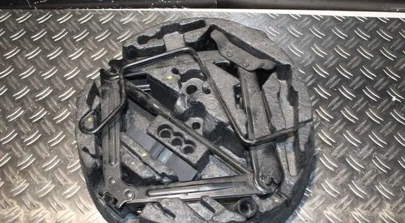 Saab 9-3 Ver2 Tool box 13255681 C2816