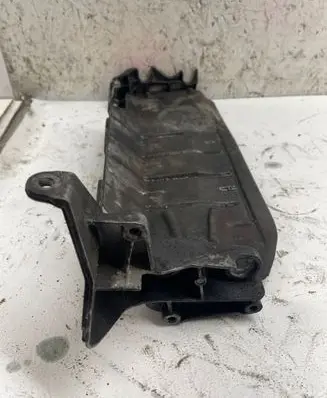 Mercedes-Benz C W204 Air filter cleaner box bracket assembly A6460940720