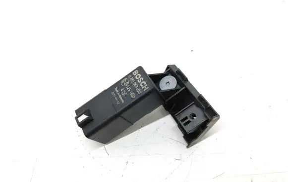 Audi Q3 8U Glow plug pre-heat relay 0281003038 281003038
