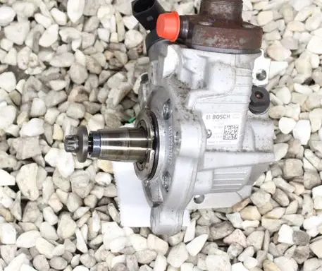 BMW 5 F10 F11 Fuel injection high pressure pump 7810696 0445010517