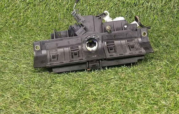Tailgate/trunk/boot lock/catch/latch