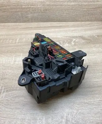 BMW 5 E60 E61 Fuse module 6906618 518956040