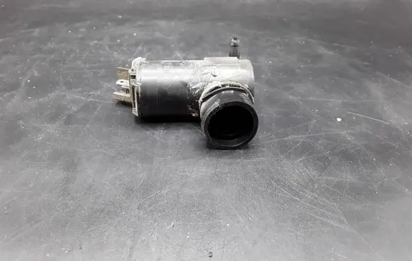 Mitsubishi Pajero Windscreen/windshield washer pump 8603101260