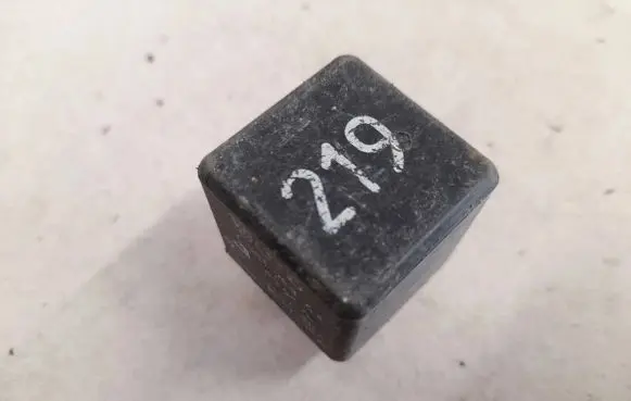 Volkswagen PASSAT B5 Other relay 443951253aa 899574000
